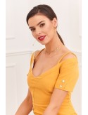 Elegancka sukienka z dekoltem carmen musztardowa 0484 - Sklep internetowy - Butik