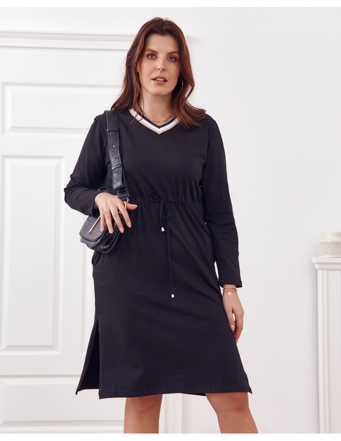 Sukienka Plus Size wiązana w pasie czarna FK569 - Sklep internetowy - Butik