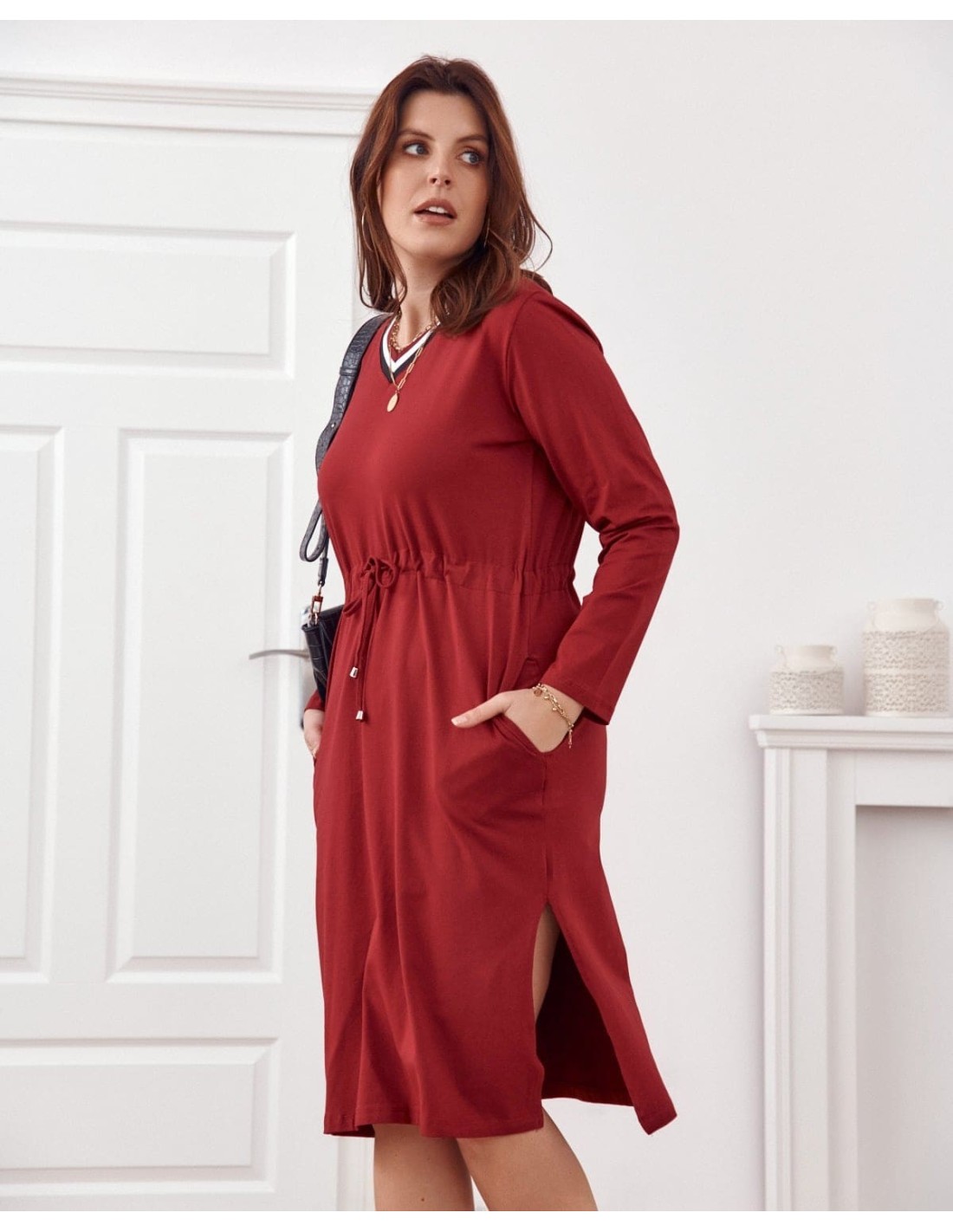 Sukienka Plus Size wiązana w pasie bordowa FK569 - Sklep internetowy - Butik