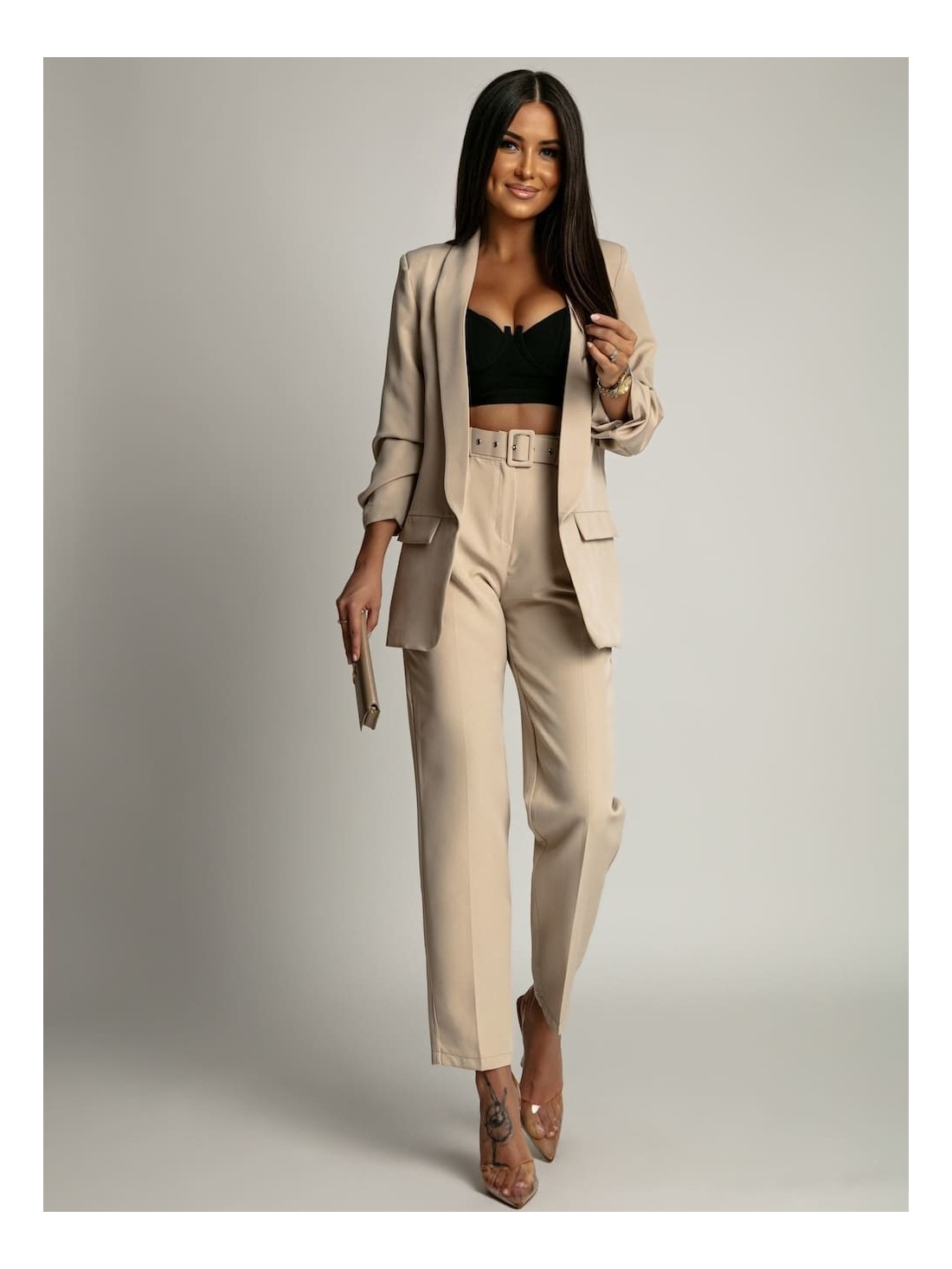 Elegantes Set aus beiger Jacke und Hose 7684